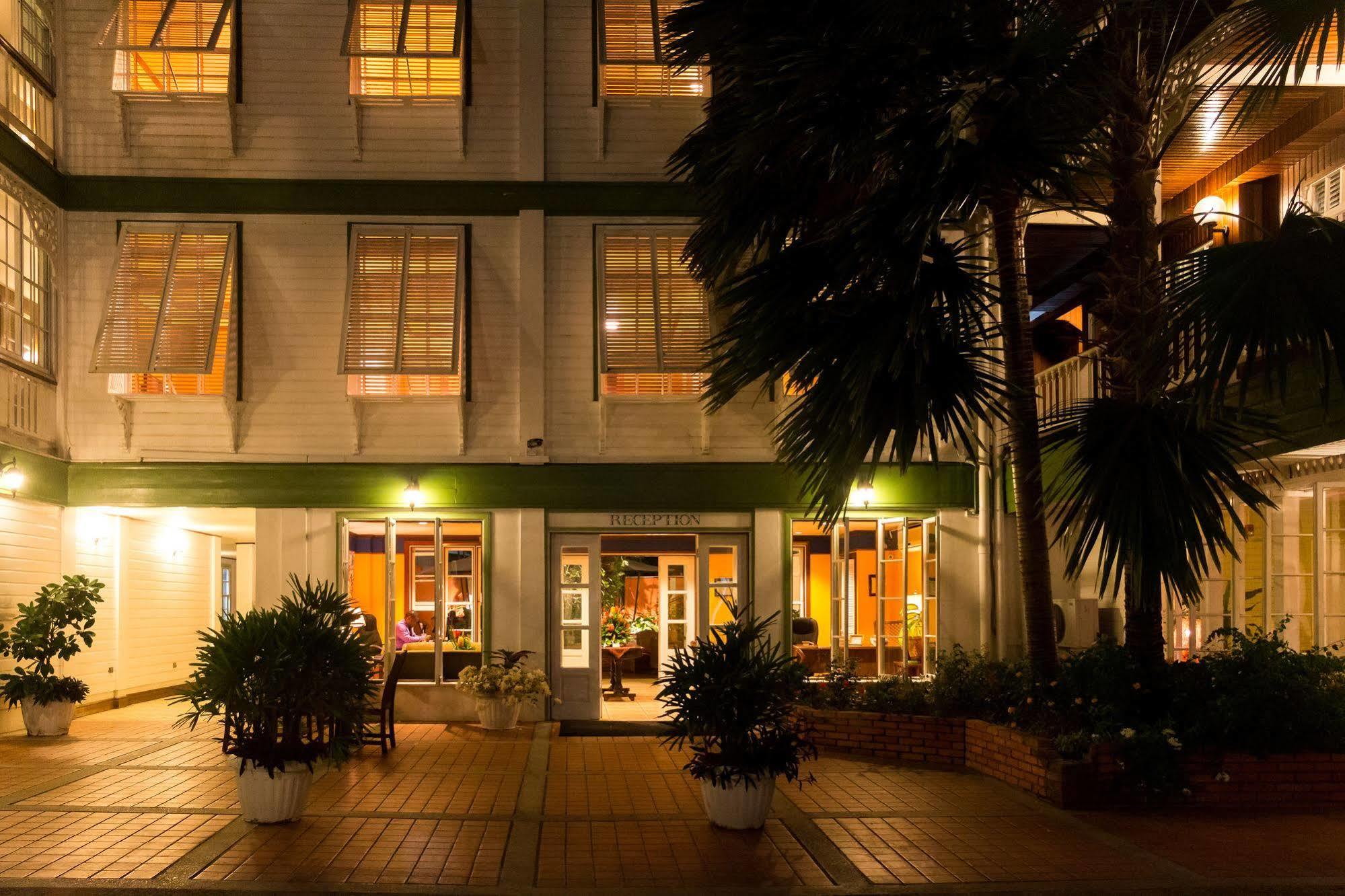 Cara Lodge Hotel Τζώρτζταουν Εξωτερικό φωτογραφία