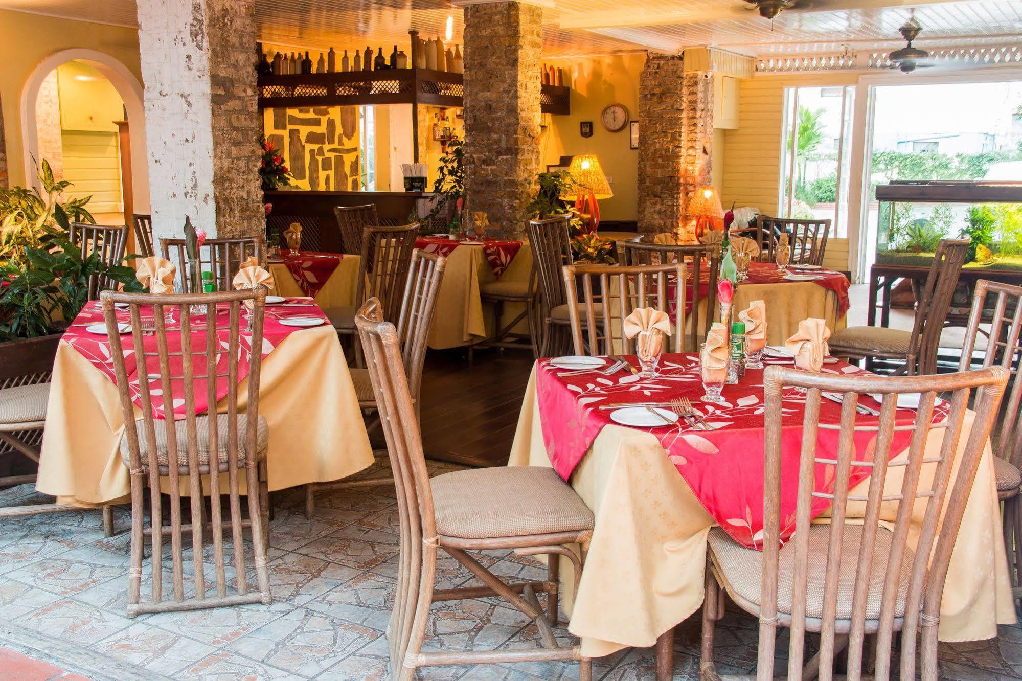 Cara Lodge Hotel Τζώρτζταουν Εξωτερικό φωτογραφία