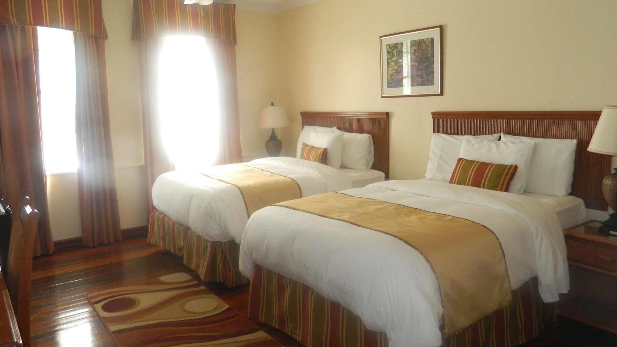 Cara Lodge Hotel Τζώρτζταουν Εξωτερικό φωτογραφία