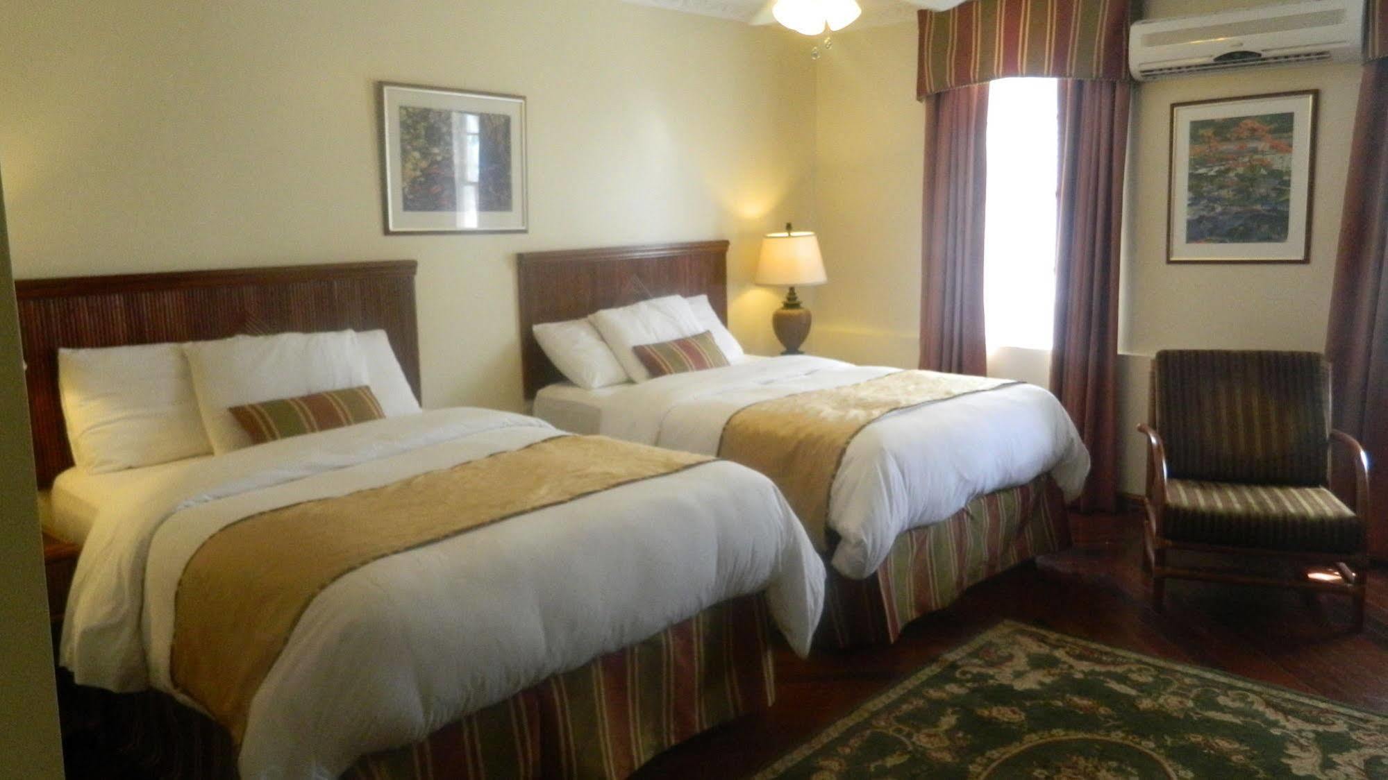 Cara Lodge Hotel Τζώρτζταουν Εξωτερικό φωτογραφία