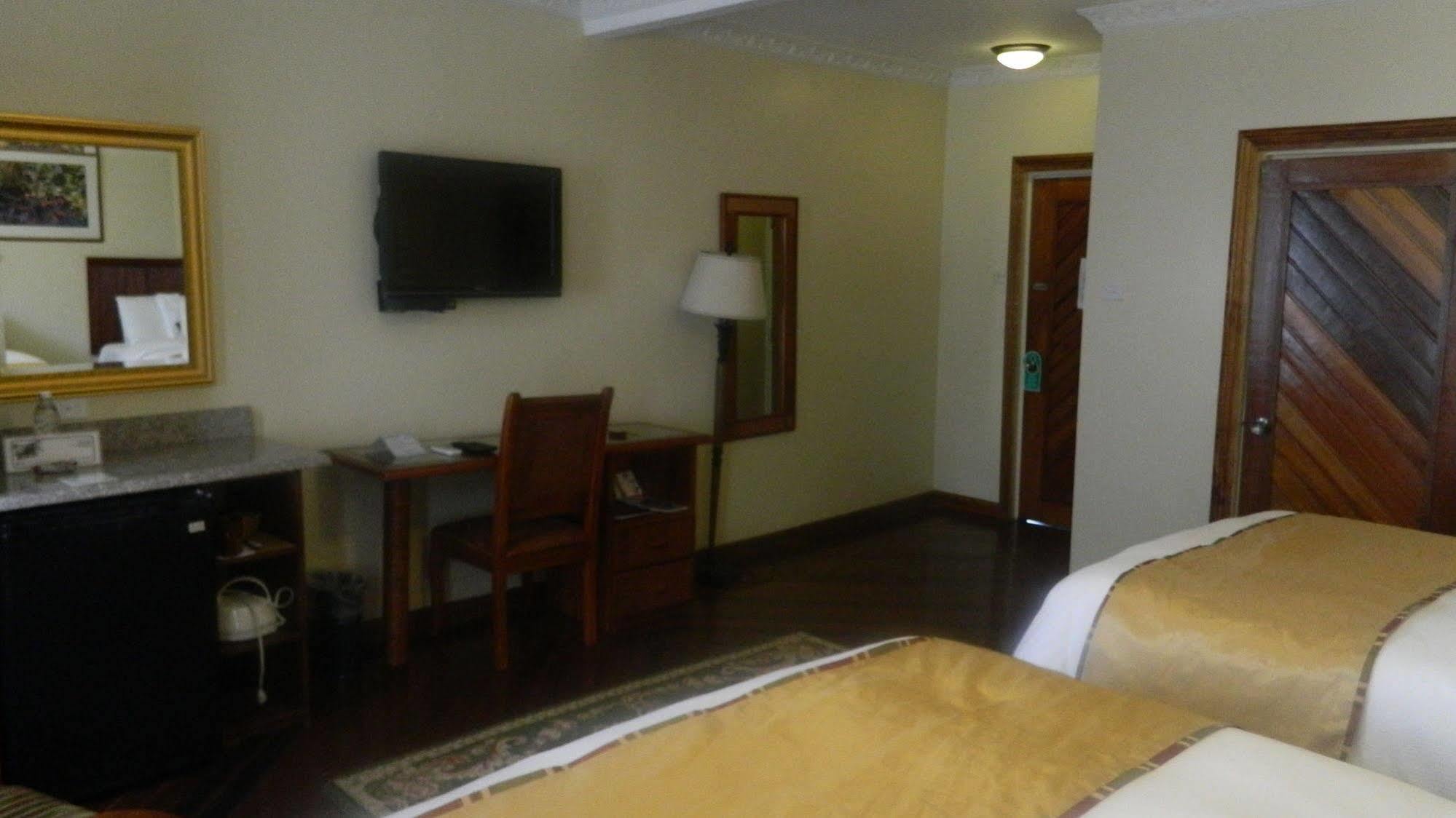 Cara Lodge Hotel Τζώρτζταουν Εξωτερικό φωτογραφία